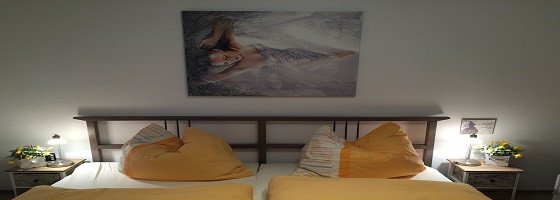 Ferienwohnungen Schmidt: Schlafzimmer mit TV, DVD