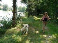 Laufen um den See mit Hund