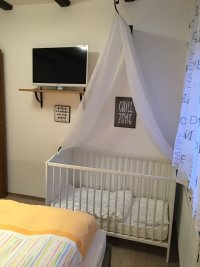 Schlafzimmer EG 43 Baby-Bett zum Chillen